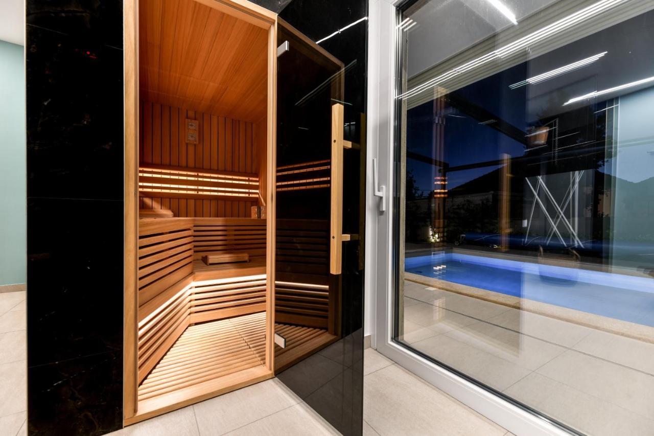 Crowonder Apartments & Rooms Oaza With Heated Swimming Pool And Sauna Turanj Buitenkant foto