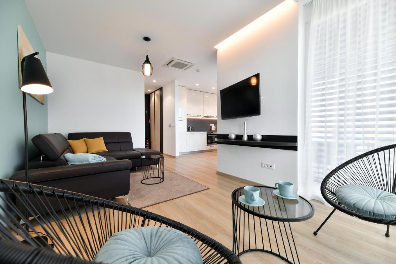 Crowonder Apartments & Rooms Oaza With Heated Swimming Pool And Sauna Turanj Buitenkant foto