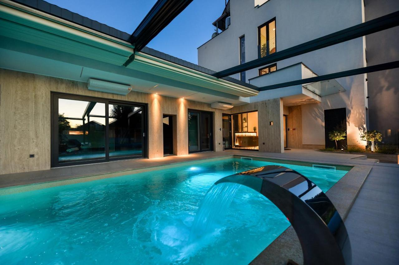 Crowonder Apartments & Rooms Oaza With Heated Swimming Pool And Sauna Turanj Buitenkant foto