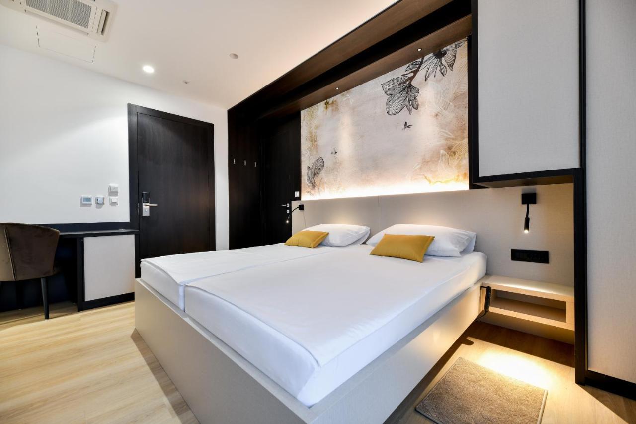 Crowonder Apartments & Rooms Oaza With Heated Swimming Pool And Sauna Turanj Buitenkant foto