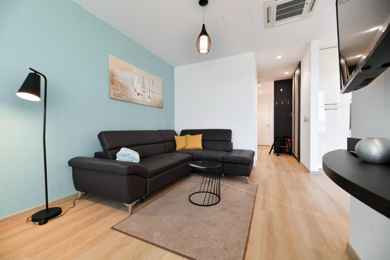 Crowonder Apartments & Rooms Oaza With Heated Swimming Pool And Sauna Turanj Buitenkant foto