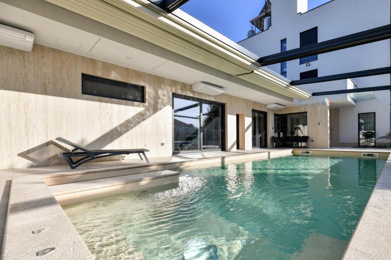 Crowonder Apartments & Rooms Oaza With Heated Swimming Pool And Sauna Turanj Buitenkant foto