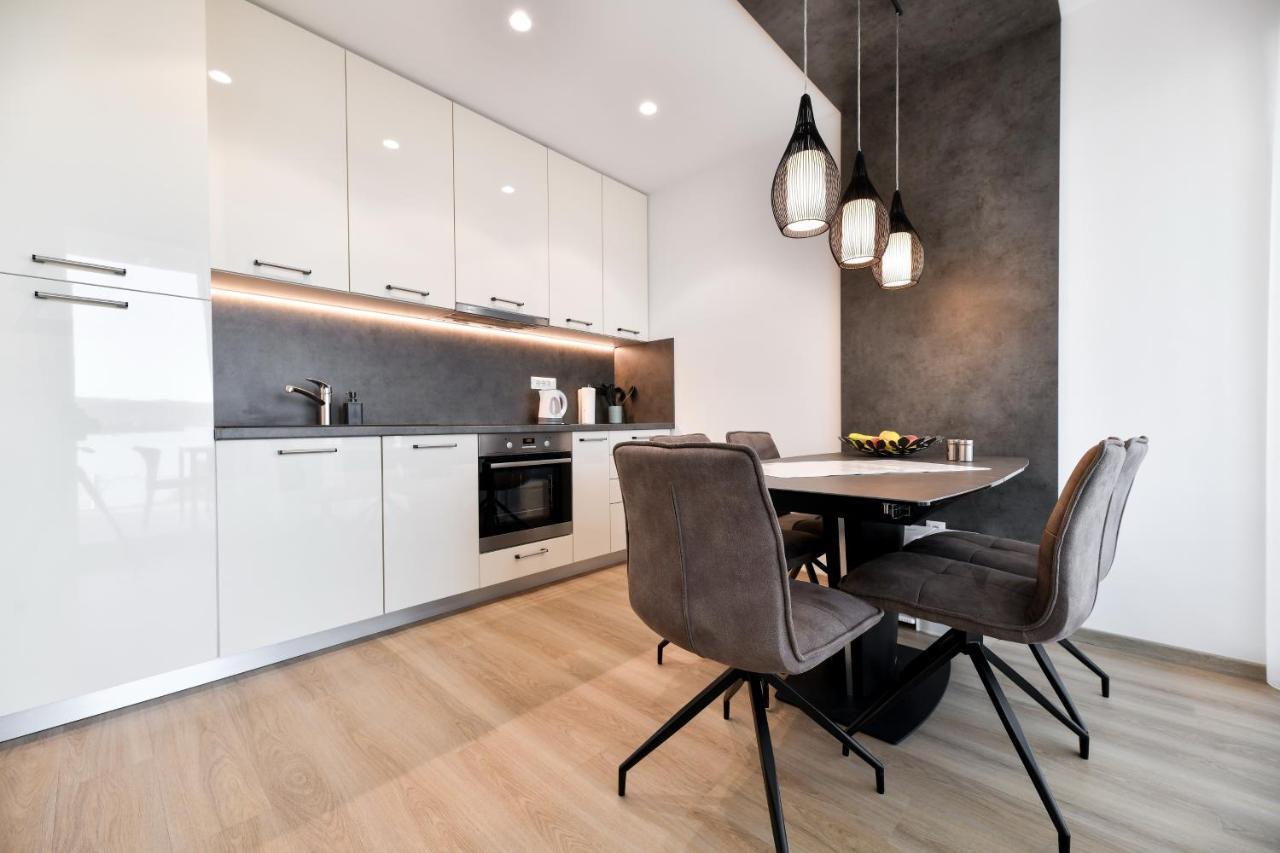 Crowonder Apartments & Rooms Oaza With Heated Swimming Pool And Sauna Turanj Buitenkant foto