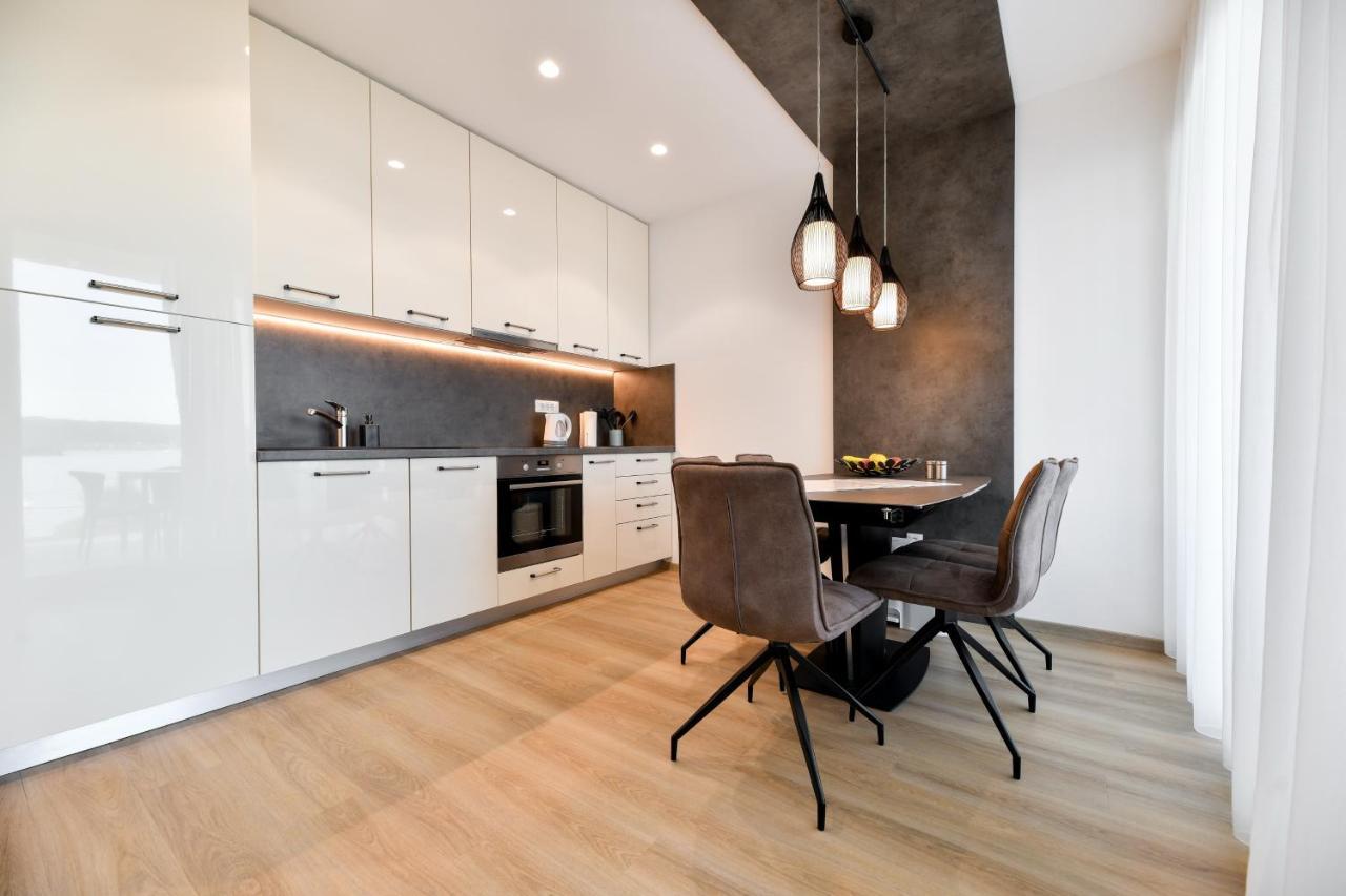 Crowonder Apartments & Rooms Oaza With Heated Swimming Pool And Sauna Turanj Buitenkant foto