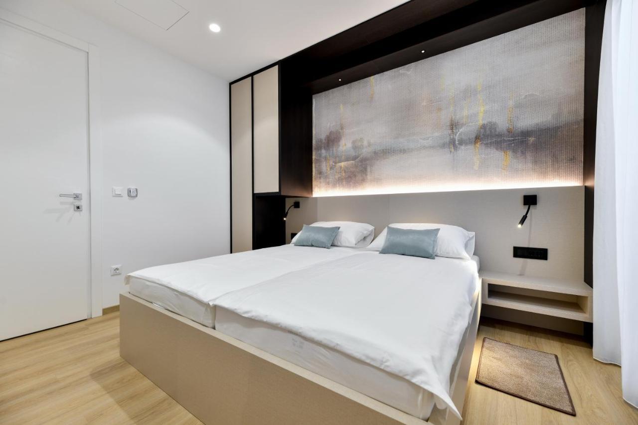 Crowonder Apartments & Rooms Oaza With Heated Swimming Pool And Sauna Turanj Buitenkant foto