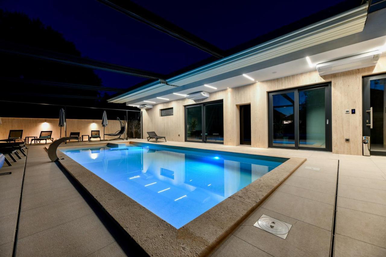 Crowonder Apartments & Rooms Oaza With Heated Swimming Pool And Sauna Turanj Buitenkant foto
