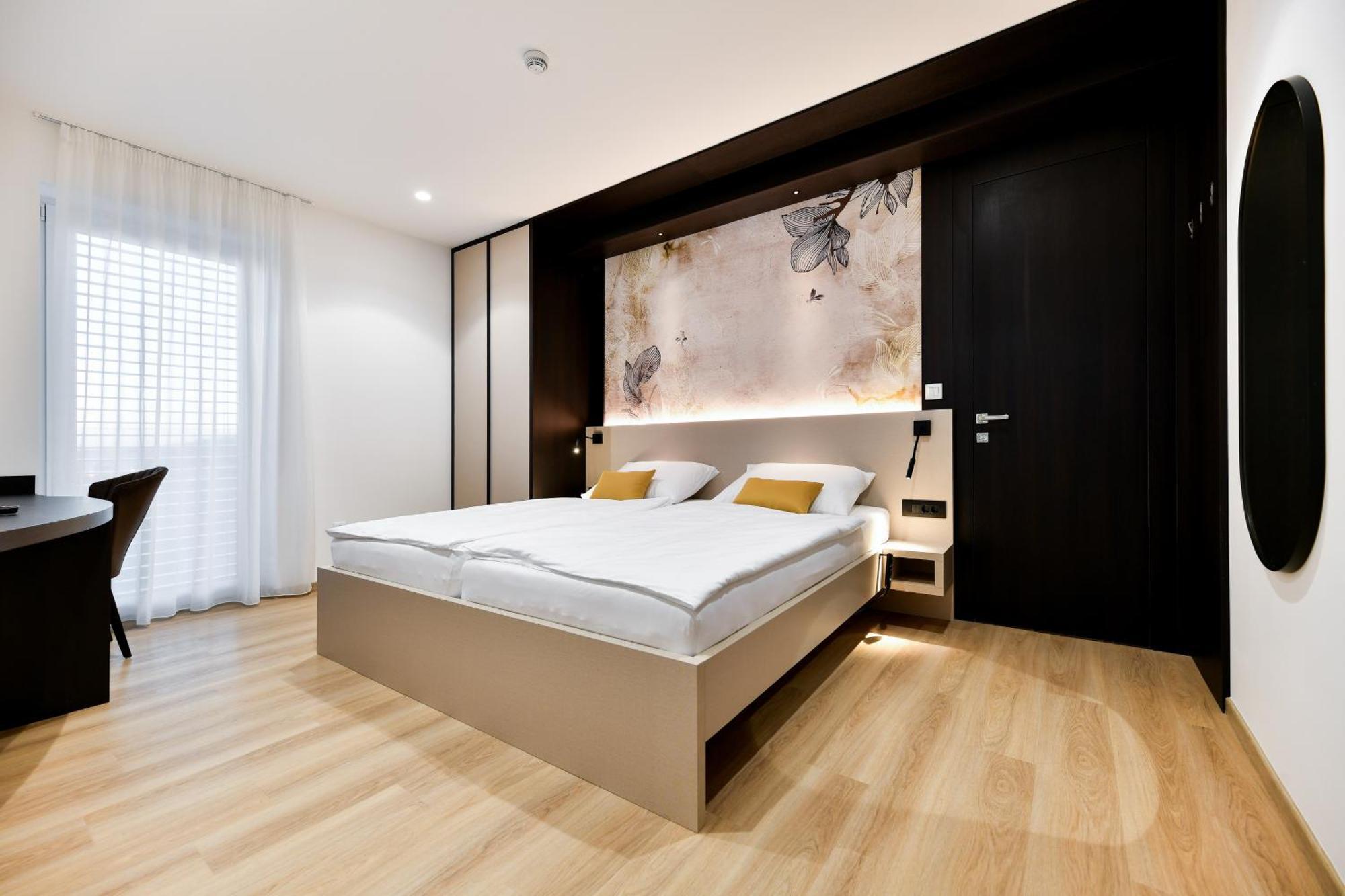Crowonder Apartments & Rooms Oaza With Heated Swimming Pool And Sauna Turanj Buitenkant foto