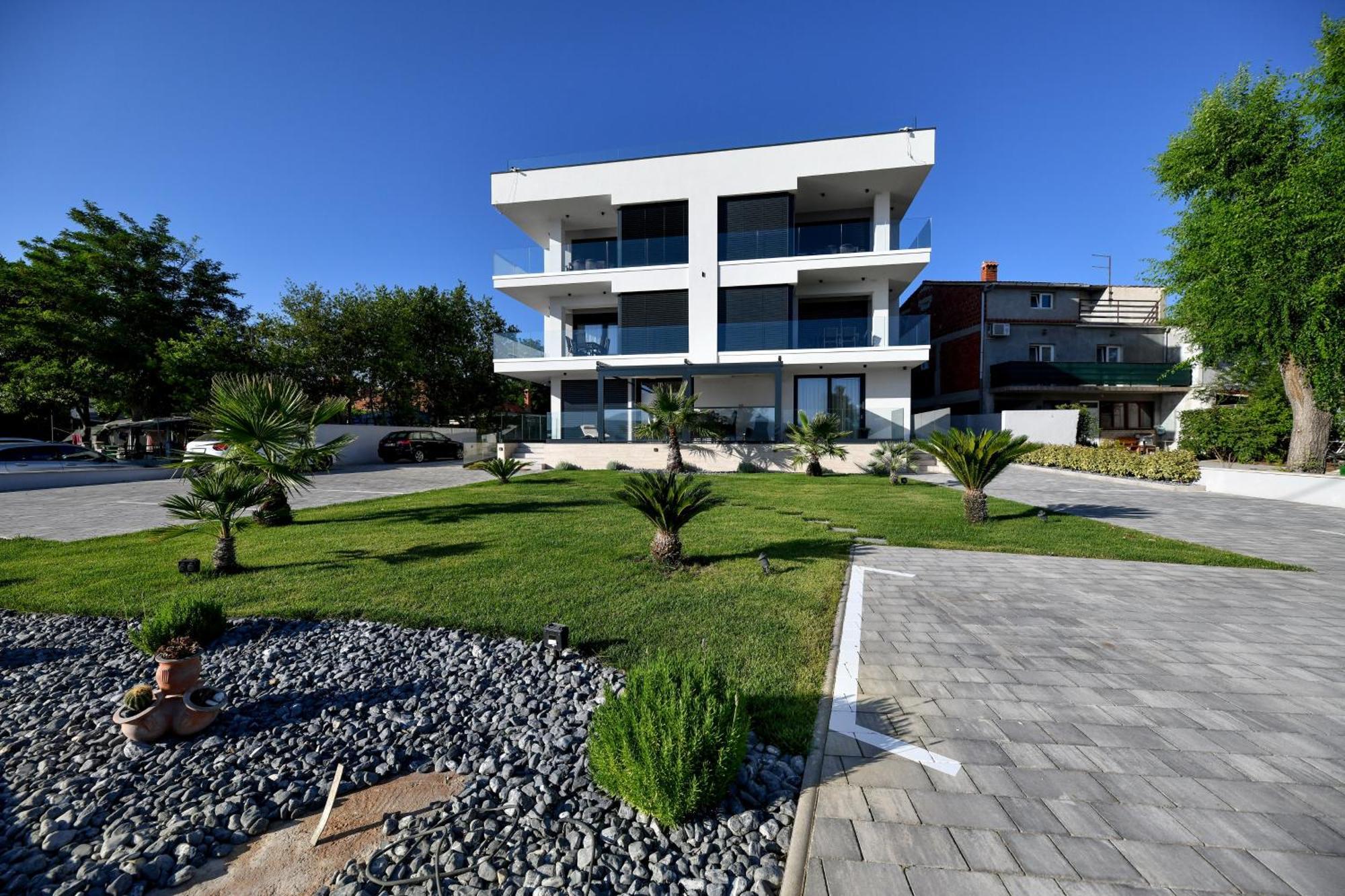 Crowonder Apartments & Rooms Oaza With Heated Swimming Pool And Sauna Turanj Buitenkant foto