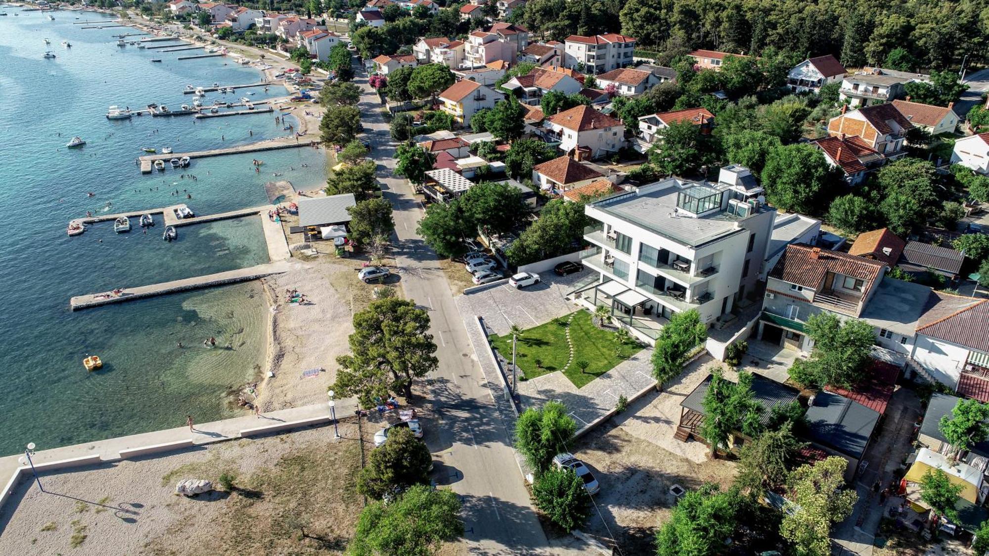 Crowonder Apartments & Rooms Oaza With Heated Swimming Pool And Sauna Turanj Buitenkant foto